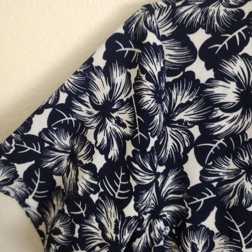 Michael Michael Kors NWT Navy White Floral Button Up Jumpsuit Size Medium